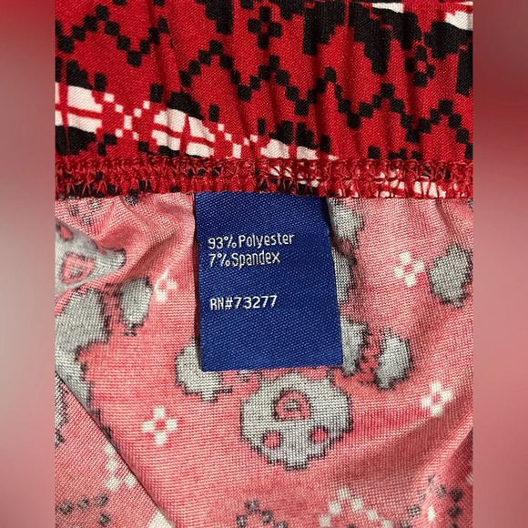 Apt 9 Women’s Gingerbread Man Size Medium Black, Red and White pants - Picture 5 of 5